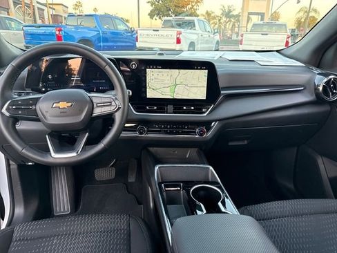 Certified 2025 Chevrolet Equinox LT image 12