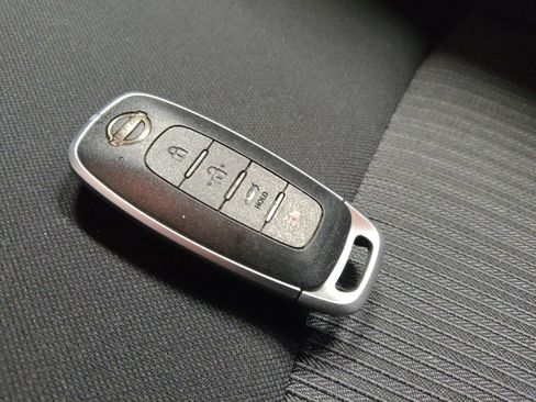 Used 2025 Nissan Sentra SV FWD image 32