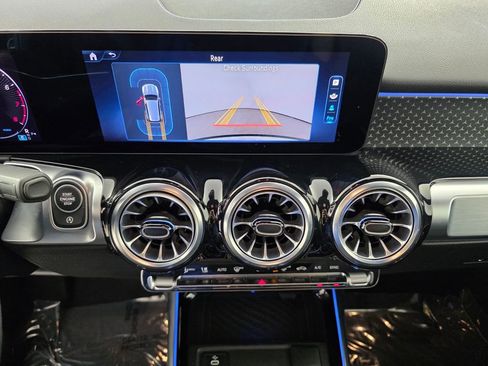 Certified 2025 Mercedes-Benz GLB 250 image 21