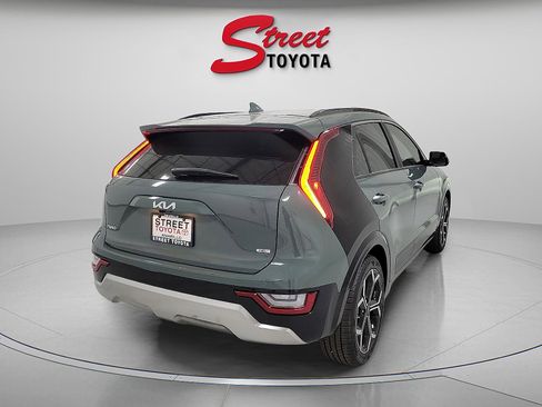 Used 2023 Kia Niro SX Touring image 4
