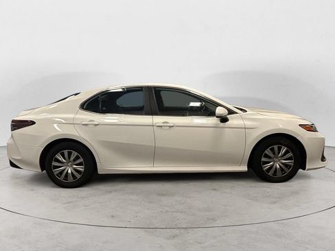 Used 2022 Toyota Camry LE FWD image 6