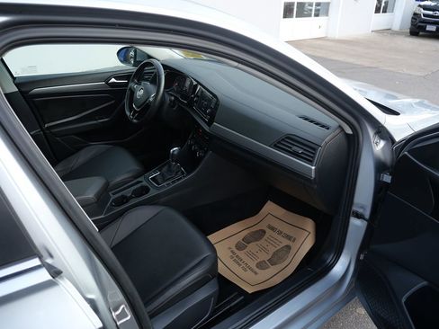 Used 2019 Volkswagen Jetta SE w/ Cold Weather Package image 14