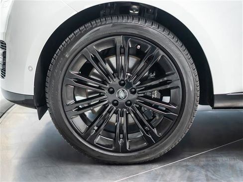 Used 2024 Land Rover Range Rover Long Wheelbase Autobiography AWD/4WD image 12