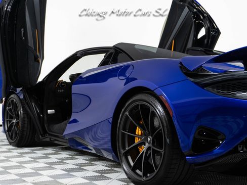 Used 2026 McLaren 750S Spider RWD image 33