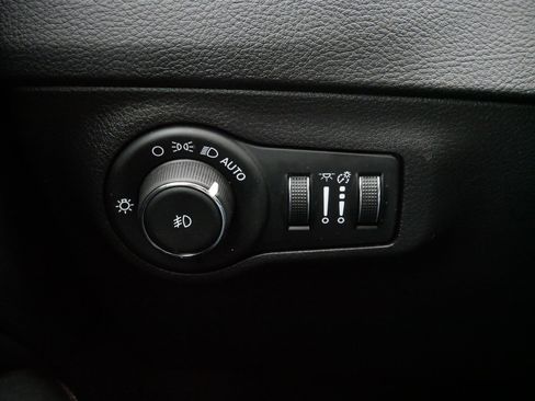 Used 2020 Jeep Compass Latitude w/ Cold Weather Group image 28