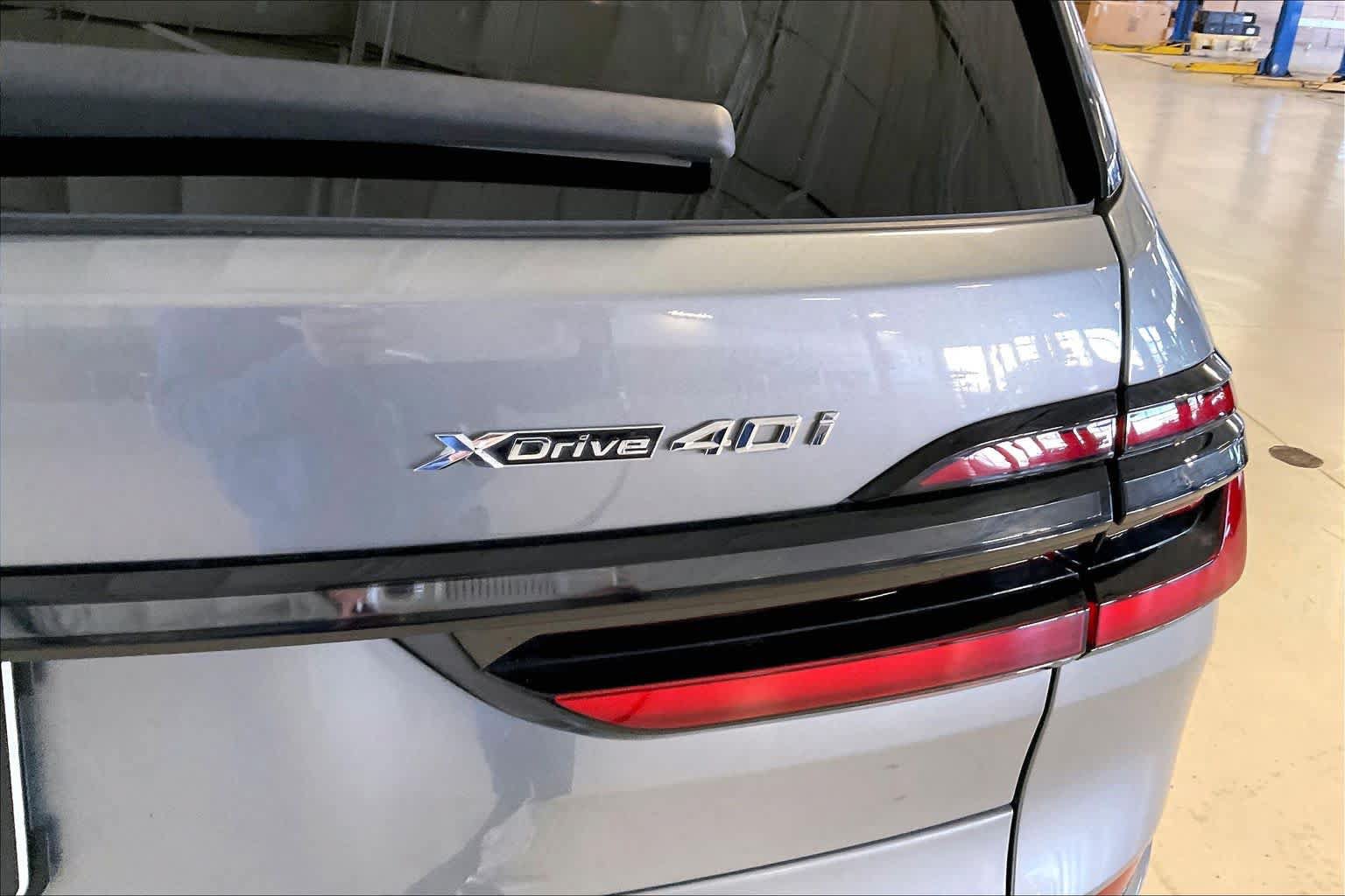 Used 2024 BMW X7 xDrive40i w/ M Sport Package AWD/4WD image 9