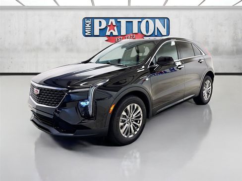 Used 2025 Cadillac XT4 Premium Luxury w/ Technology Package FWD image 3