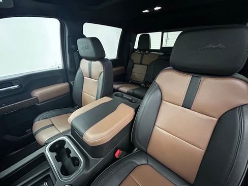 Used 2023 Chevrolet Silverado 2500 High Country w/ Z71 Off-Road Package image 32