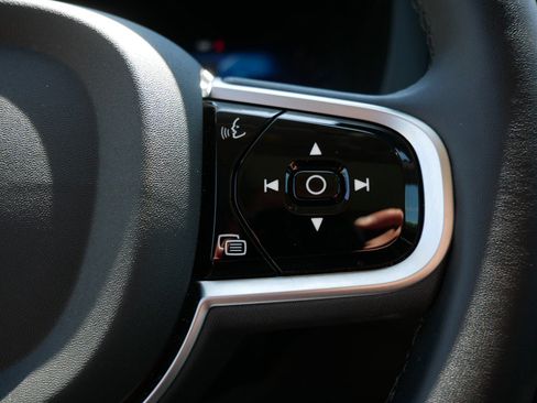 Certified 2025 Volvo XC60 B5 Plus AWD/4WD image 25