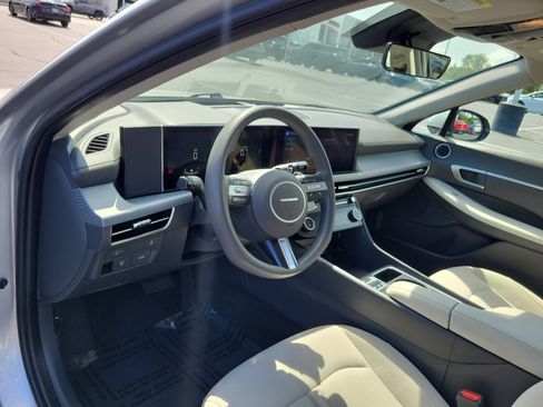 Used 2025 Hyundai Sonata SEL FWD image 16