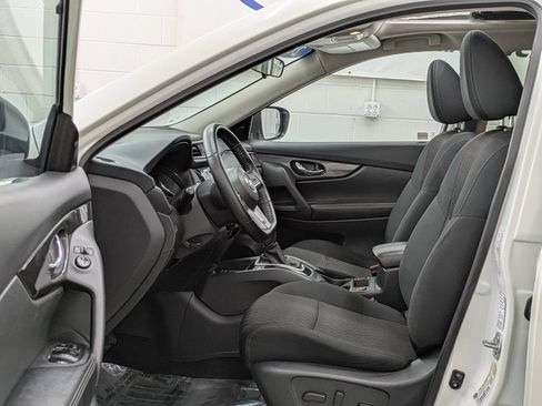 Used 2019 Nissan Rogue SV AWD/4WD image 3