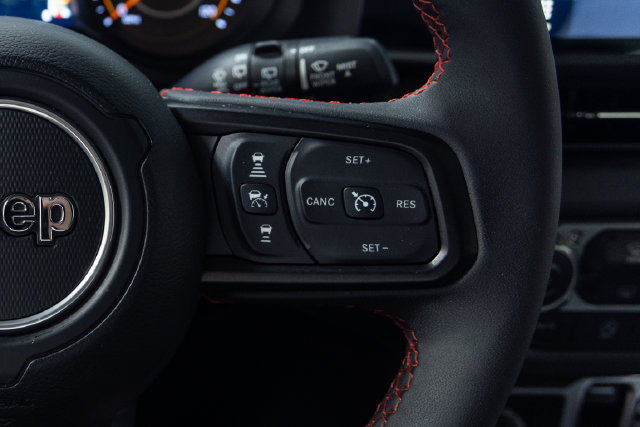 Used 2025 Jeep Wrangler Unlimited Rubicon AWD/4WD image 14