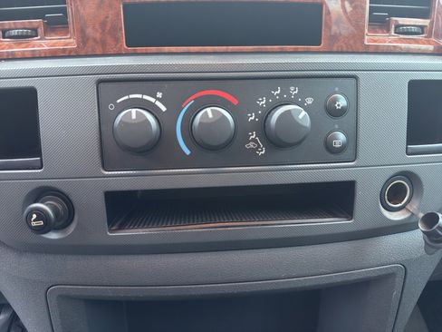 Used 2006 Dodge Ram 2500 Truck SLT image 16