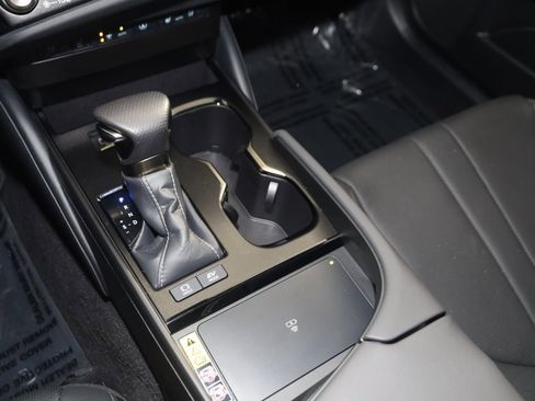 Used 2024 Lexus ES 300h F Sport image 30