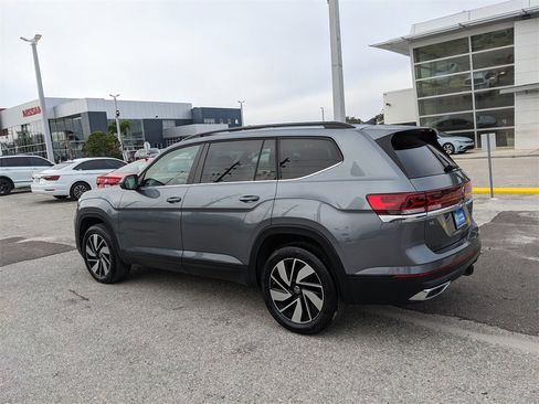 Certified 2024 Volkswagen Atlas SE image 5