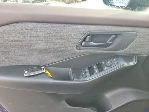 Used 2023 Nissan Rogue S image 13