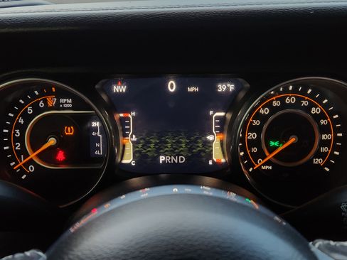 Used 2018 Jeep Wrangler Unlimited Sahara image 18