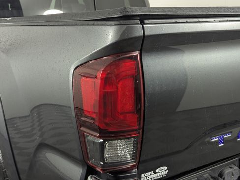 Used 2019 Toyota Tacoma SR5 RWD image 11