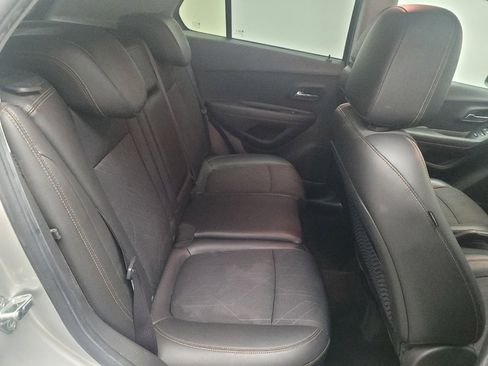 Used 2018 Chevrolet Trax LT w/ LT Convenience Package image 19