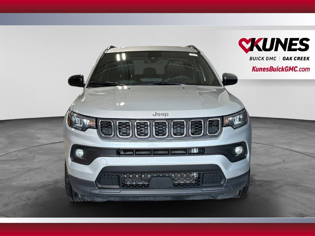 Used 2024 Jeep Compass Latitude AWD/4WD image 3