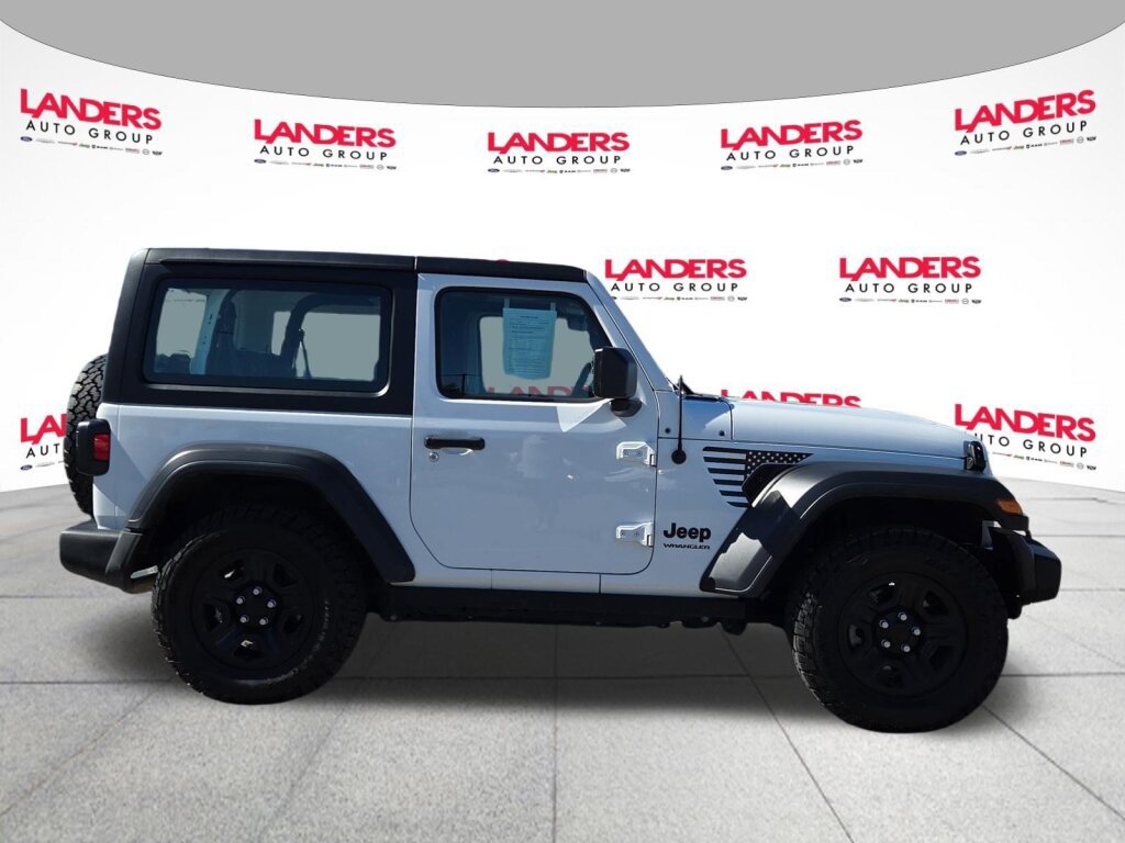 Used 2022 Jeep Wrangler Sport AWD/4WD image 2