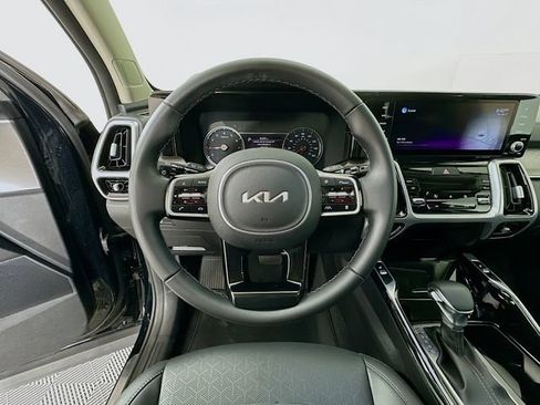 Used 2022 Kia Sorento SX image 11