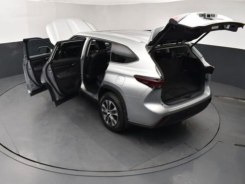 Used 2024 Toyota Highlander XLE image 28