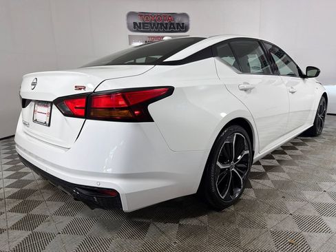 Used 2023 Nissan Altima 2.5 SR image 3