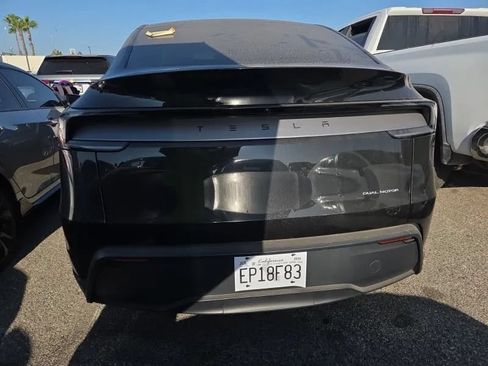 Used 2026 Tesla Model Y AWD image 5