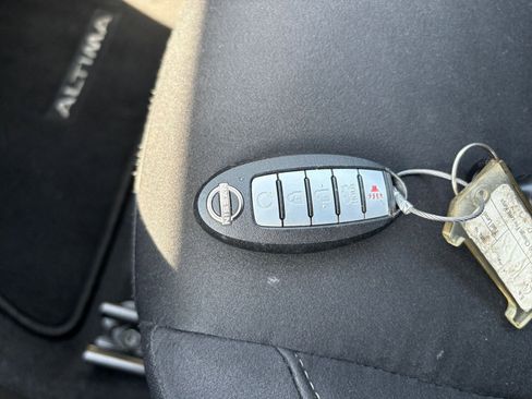 Used 2025 Nissan Altima 2.5 SV image 24