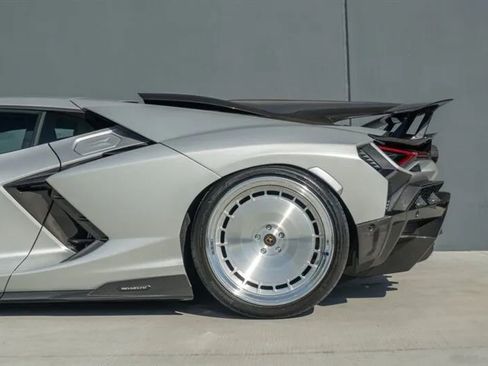 Used 2024 Lamborghini Revuelto image 22