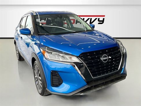 Used 2024 Nissan Kicks SV image 1
