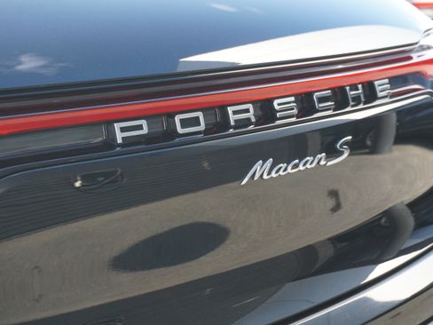 Certified 2022 Porsche Macan S AWD/4WD image 14