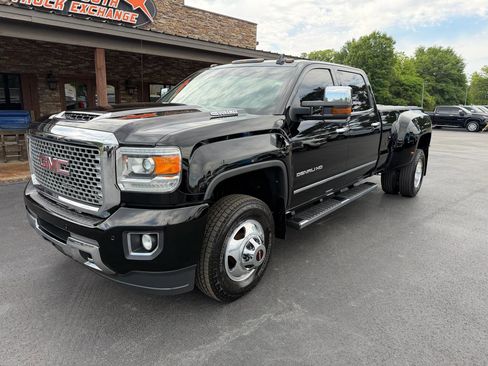 Used 2017 GMC Sierra 3500 Denali w/ Duramax Plus Package AWD/4WD image 4