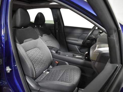 Used 2025 Nissan Kicks SV w/ SV Premium Package AWD/4WD image 30