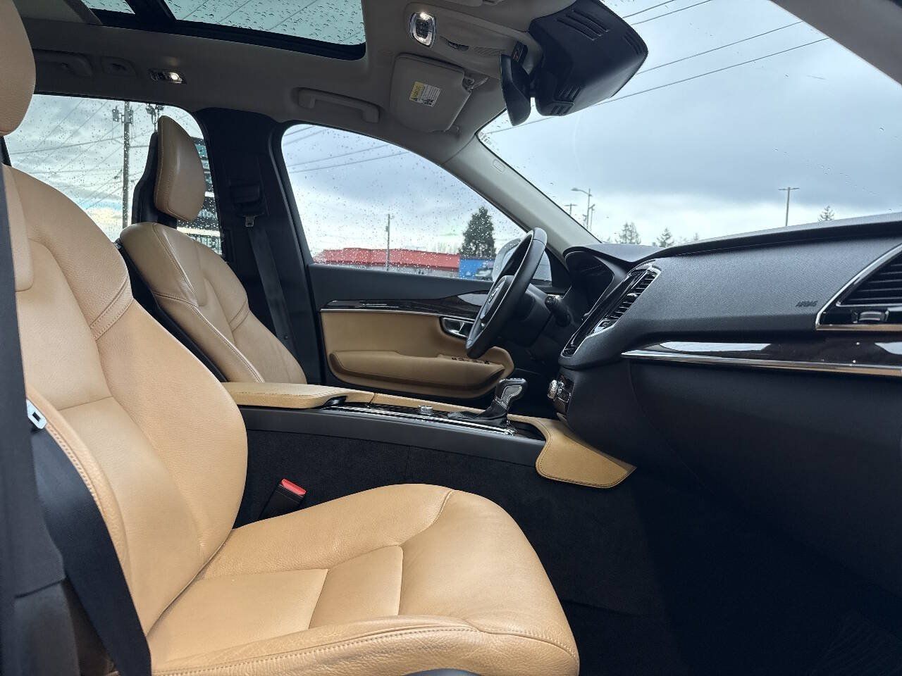 Used 2016 Volvo XC90 T6 Momentum w/ Momentum Plus Package AWD/4WD image 18