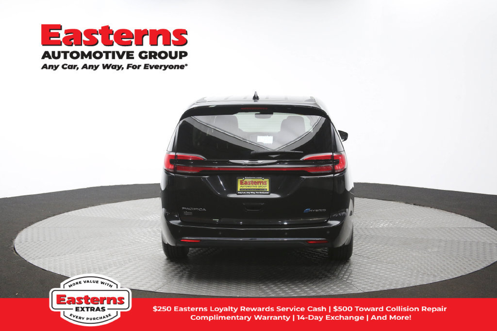 Used 2023 Chrysler Pacifica Limited FWD image 41