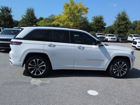 Used 2022 Jeep Grand Cherokee Overland AWD/4WD image 3