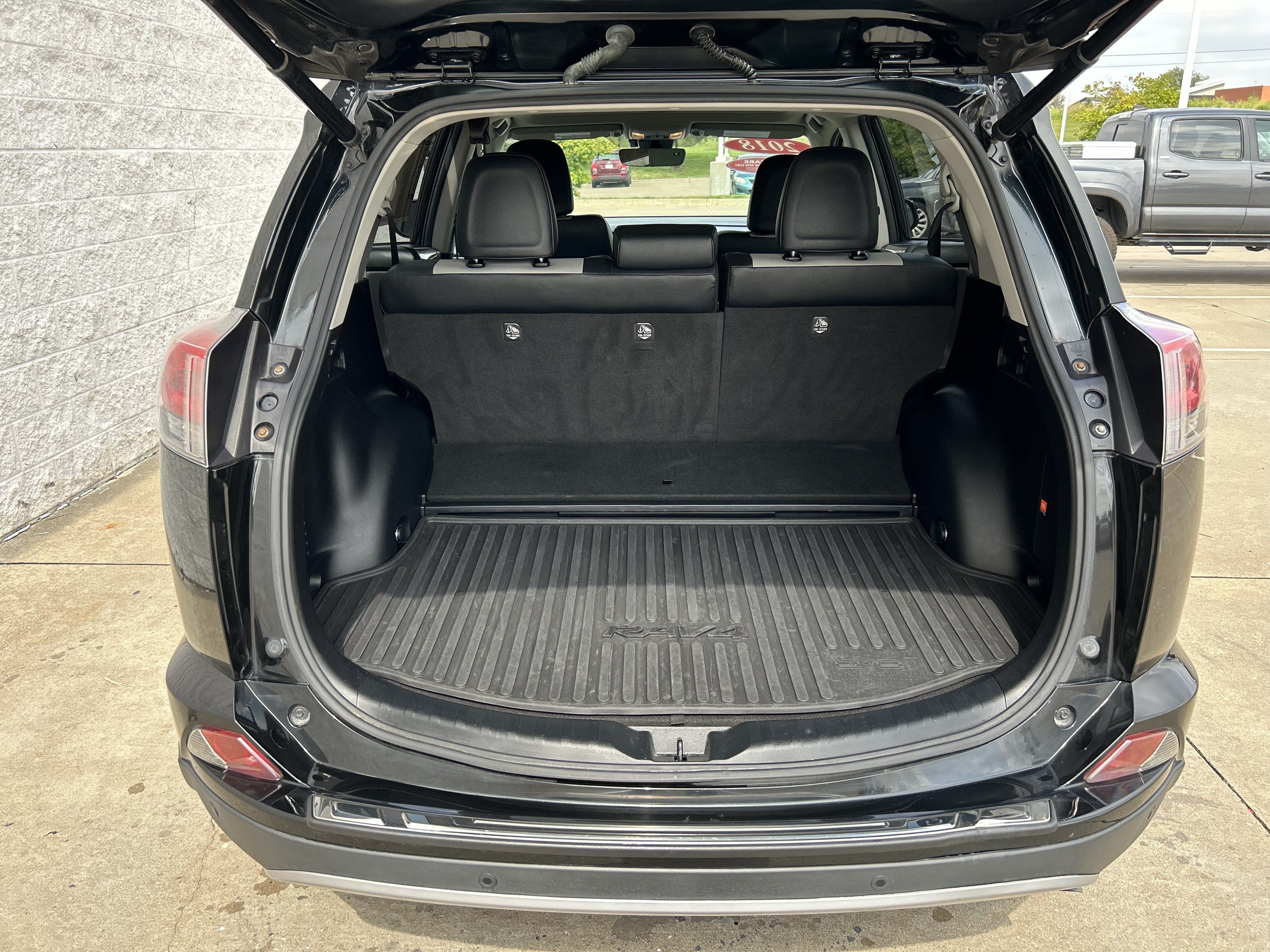 Used 2018 Toyota RAV4 Limited w/ Advanced Technology Package AWD/4WD image 9