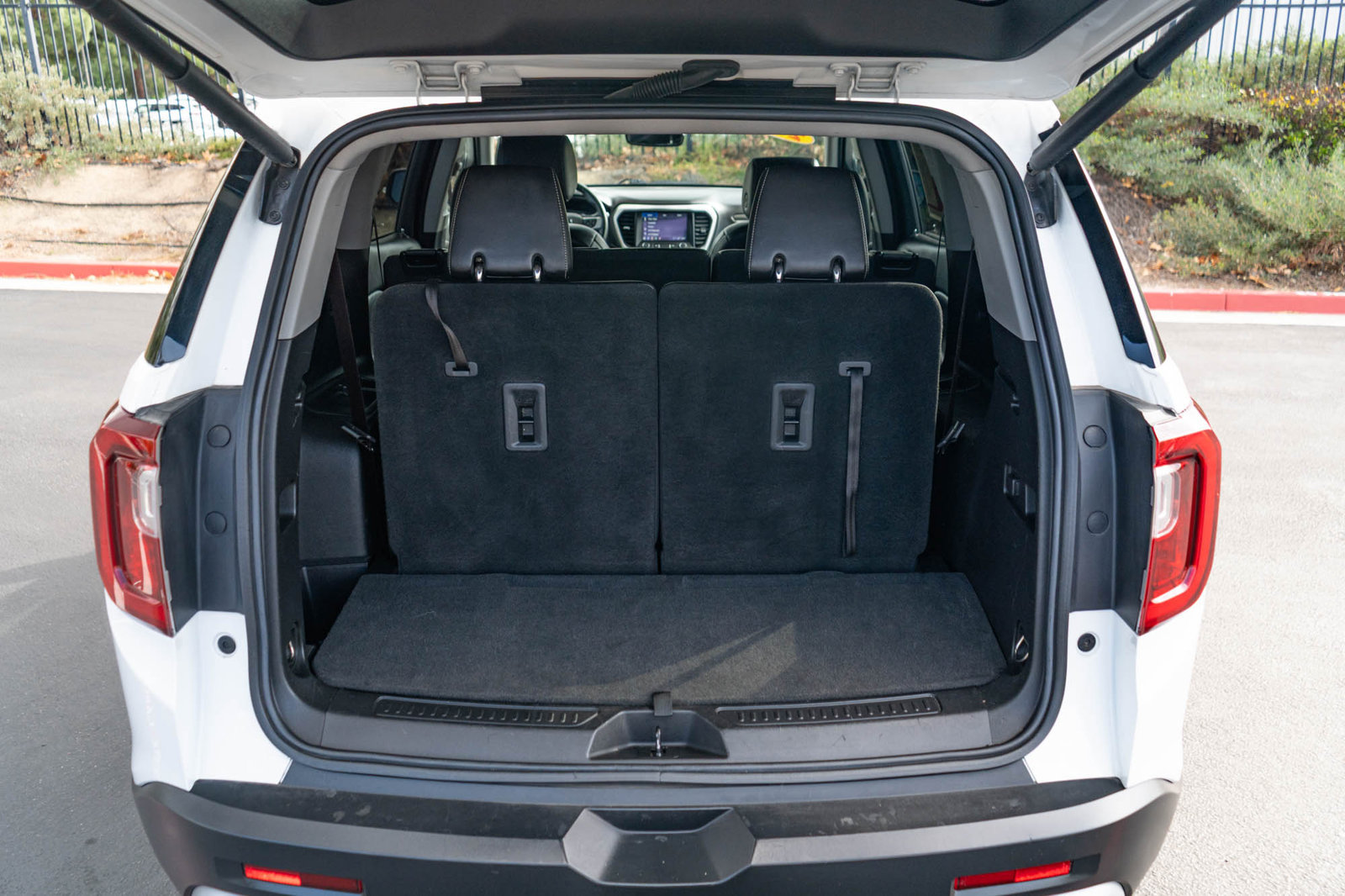 Used 2023 GMC Acadia SLT FWD image 23