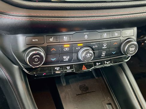 Used 2023 Dodge Durango R/T AWD/4WD image 16