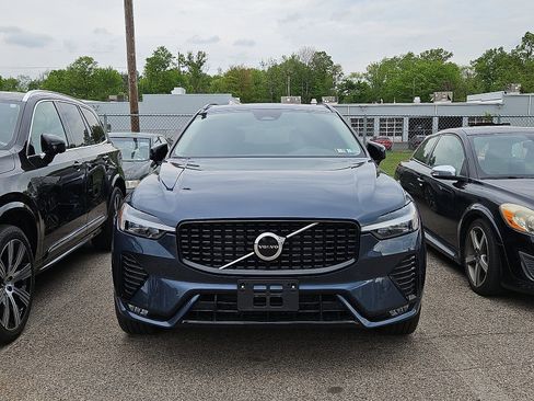 Used 2024 Volvo XC60 B5 Core w/ Protection Package Premier AWD/4WD image 2