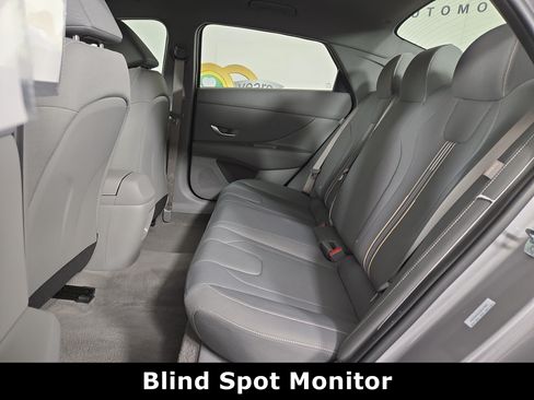 Used 2025 Hyundai Elantra Sport FWD image 12