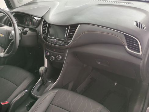 Used 2022 Chevrolet Trax LT w/ LT Convenience Package image 27