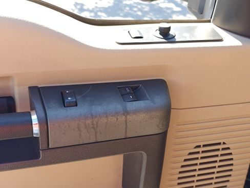 Used 2011 Ford F250 Lariat image 9