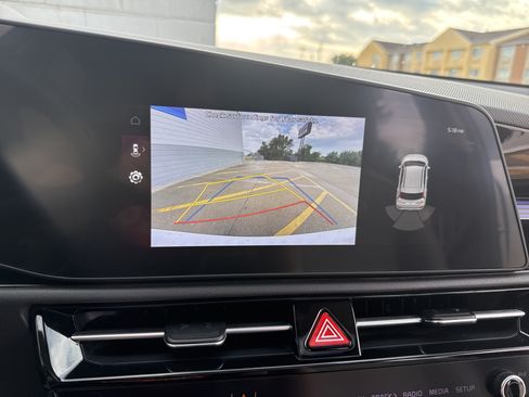 Used 2024 Kia Niro EX Touring FWD image 20