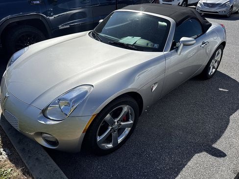 Used 2006 Pontiac Solstice Convertible w/ Premium Package RWD image 3