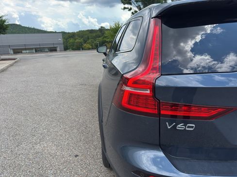 Used 2026 Volvo V60 B5 Cross Country Plus AWD/4WD image 7