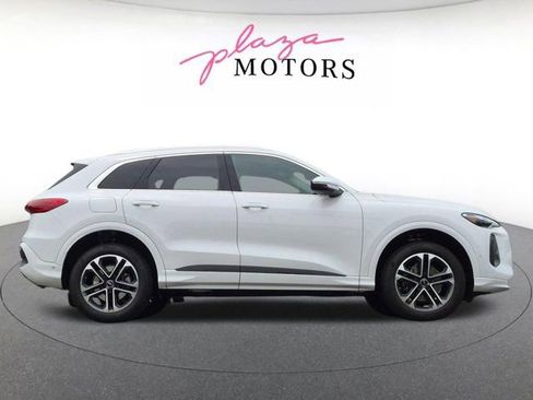 Certified 2025 Audi Q5 Premium w/ Convenience Package AWD/4WD image 4