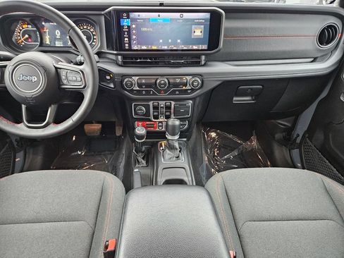 Used 2025 Jeep Wrangler Unlimited Rubicon AWD/4WD image 14
